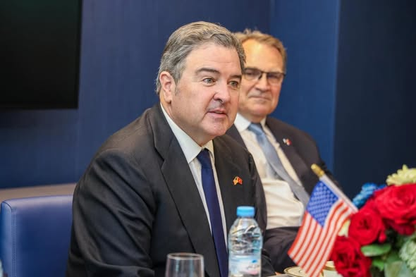 Ambassador Duke Buchan III speaking at the Casablanca roundtable